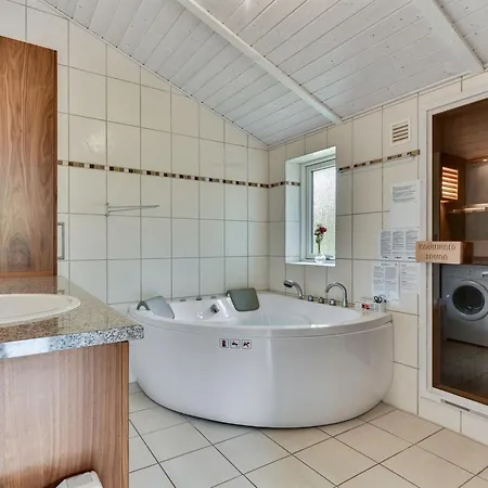 Sisko - 600m From The Sea In Funen By Interhome